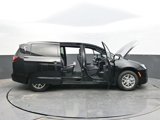 New 2027 Chrysler Pacifica Select FWD image 65