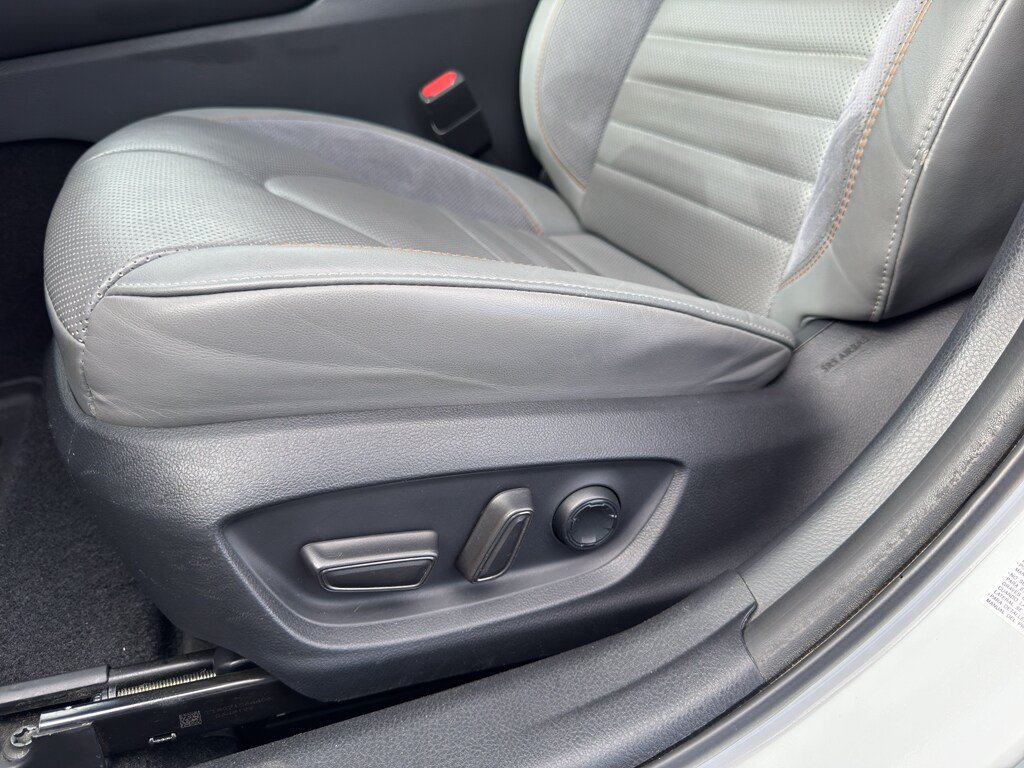 Used 2019 Toyota Avalon Touring w/ Advanced Safety Package FWD image 12