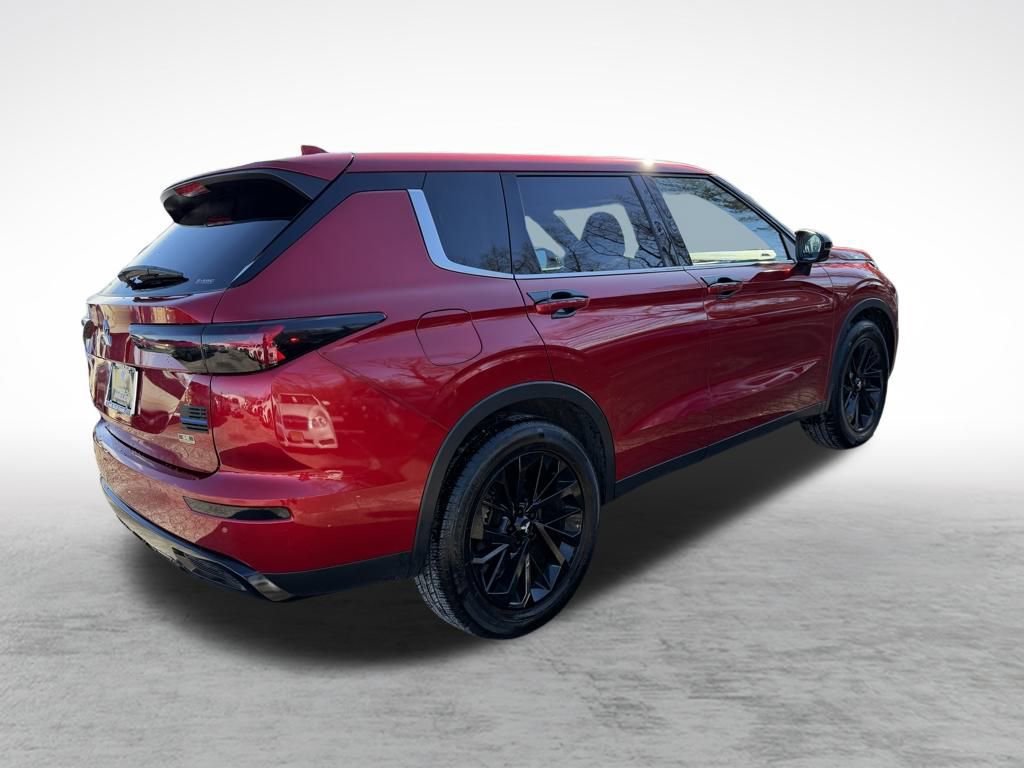 Used 2023 Mitsubishi Outlander SE Black Edition image 8