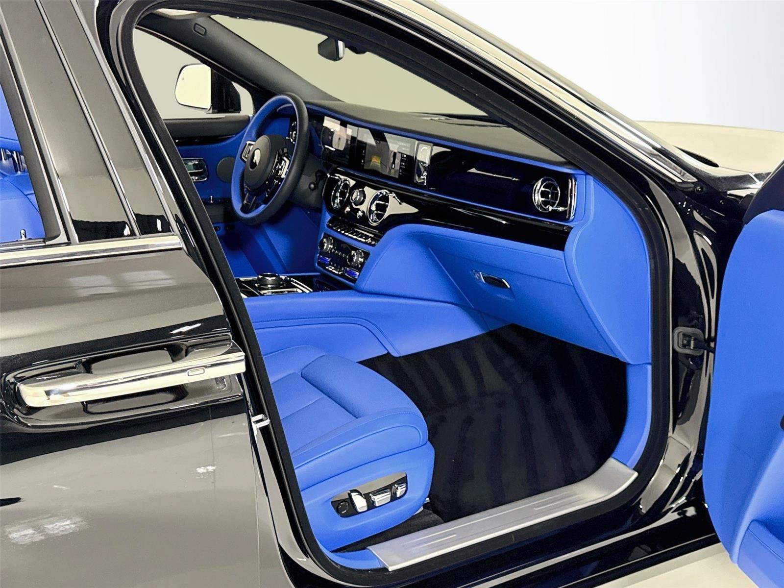 Used 2025 Rolls-Royce Ghost AWD/4WD image 35