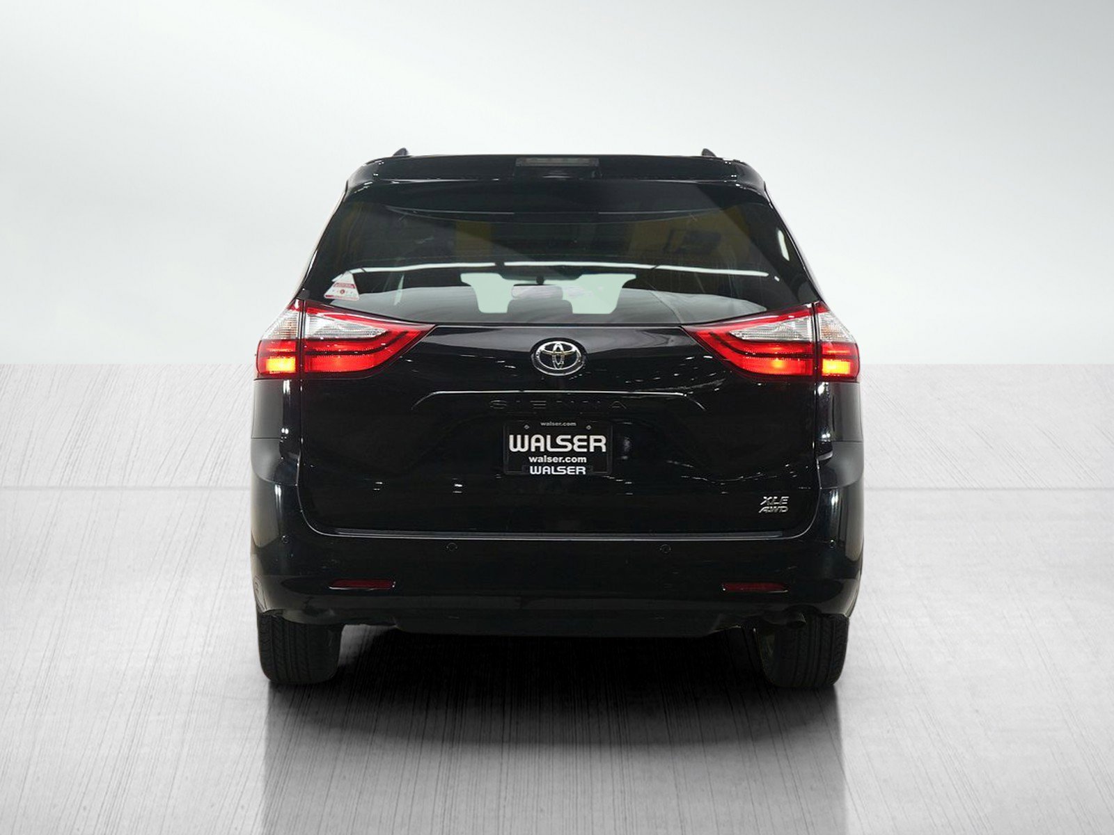 Used 2017 Toyota Sienna XLE image 4