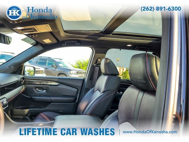 Certified 2025 Honda Pilot Black Edition image 10