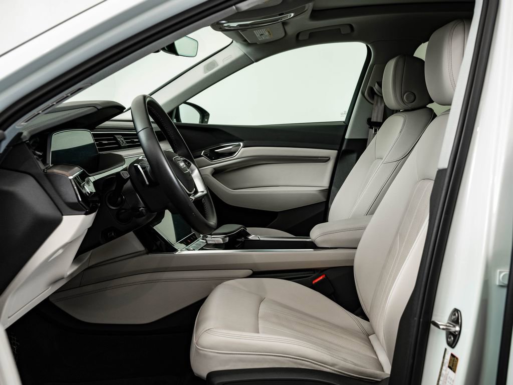 Used 2022 Audi e-tron Premium Plus w/ Premium Plus Package image 23
