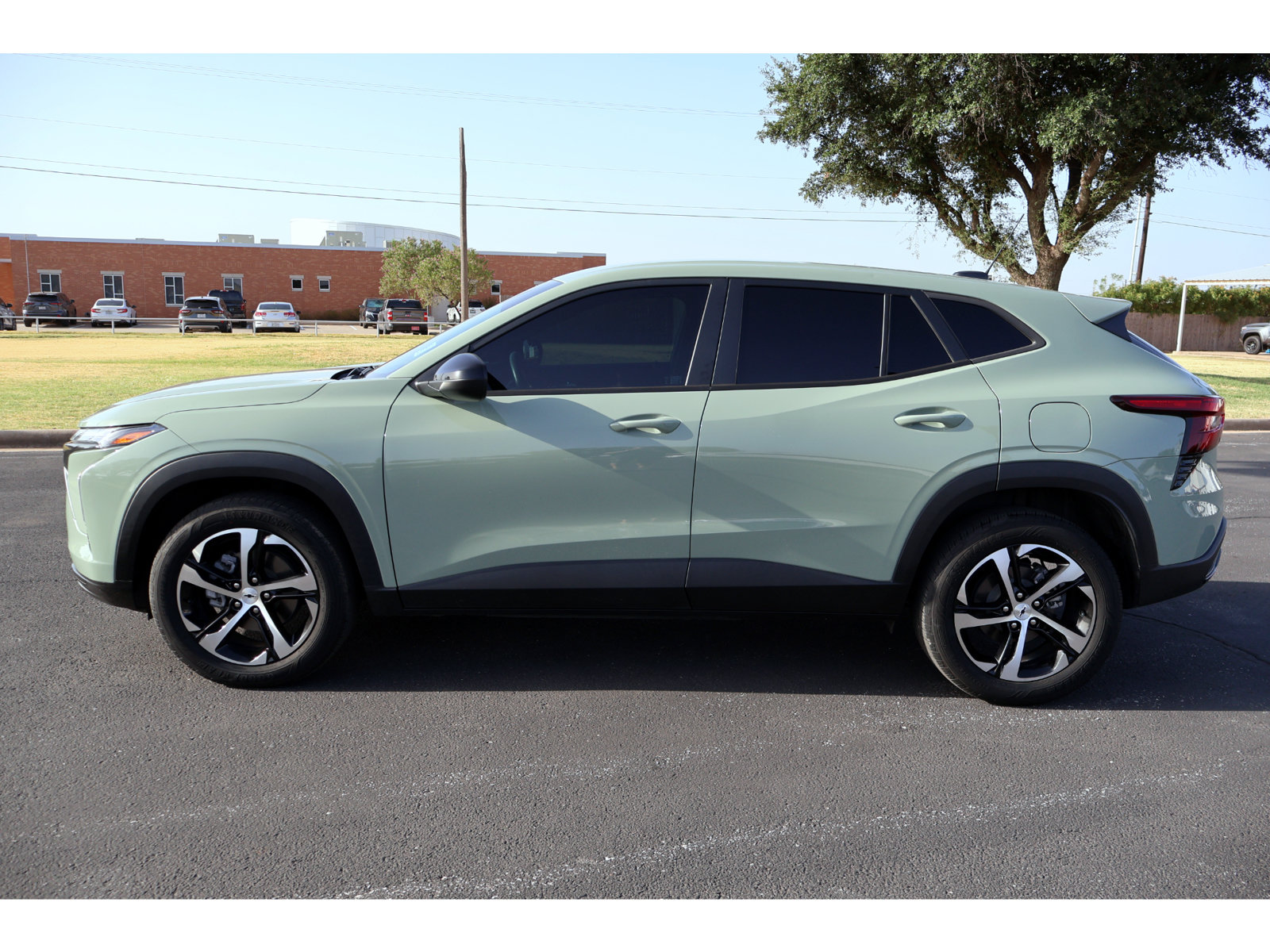Used 2024 Chevrolet Trax RS FWD image 2