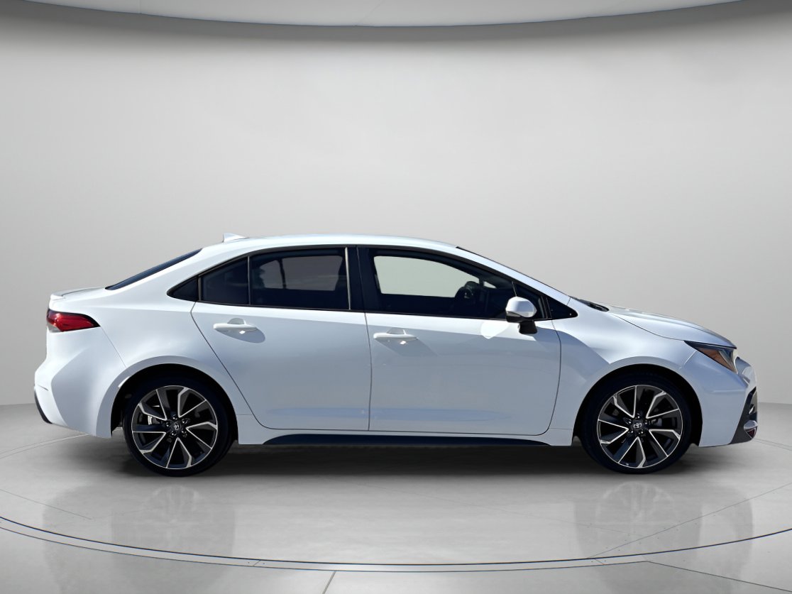Used 2021 Toyota Corolla SE image 2