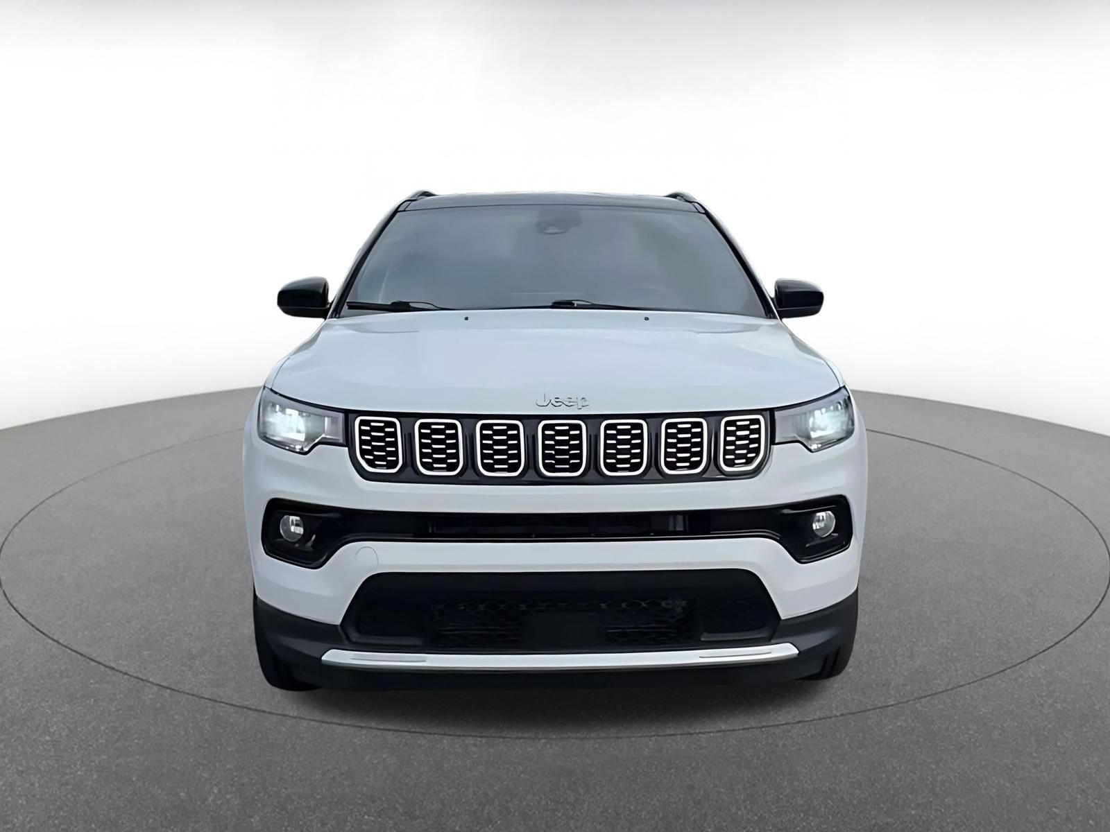 Used 2025 Jeep Compass Limited AWD/4WD image 4