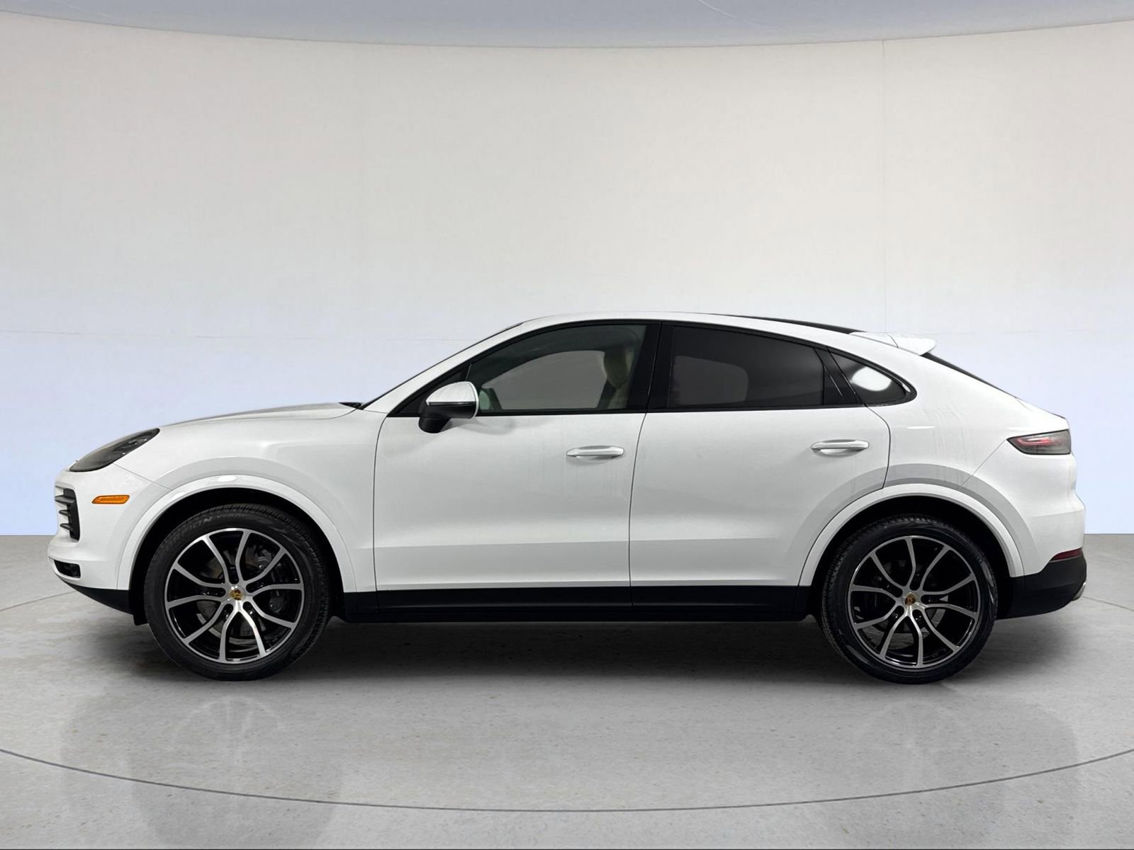 Certified 2022 Porsche Cayenne Coupe image 2