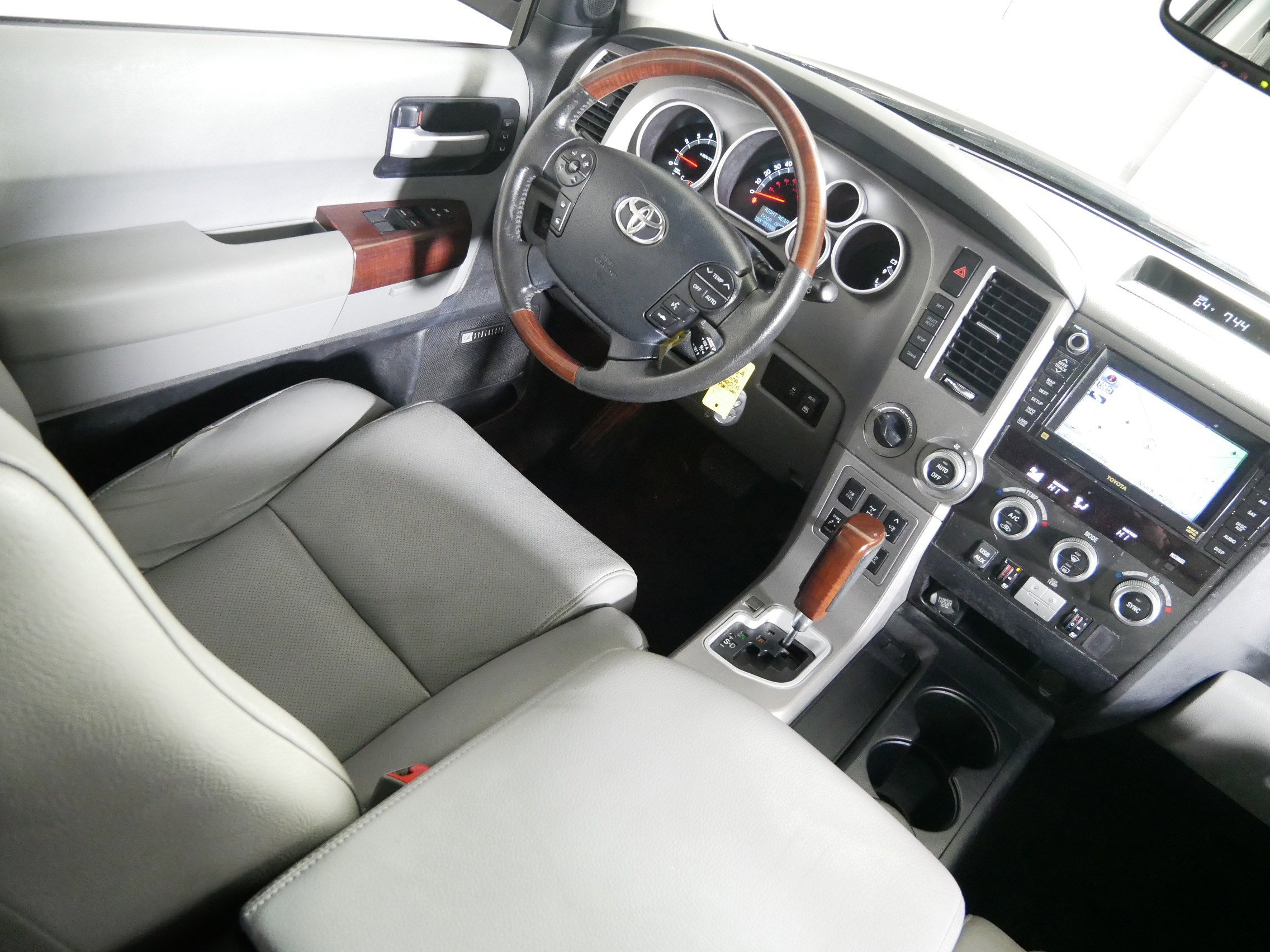 Used 2012 Toyota Sequoia Platinum image 9