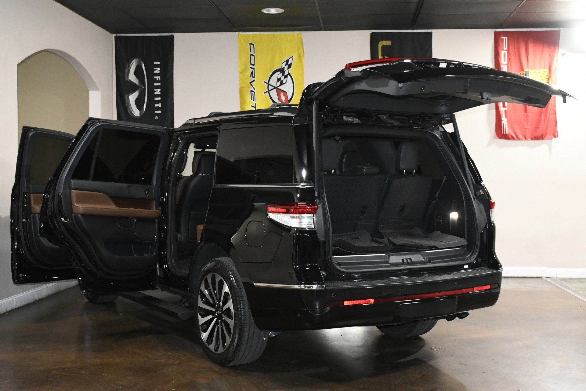 Used 2023 Lincoln Navigator Reserve image 92