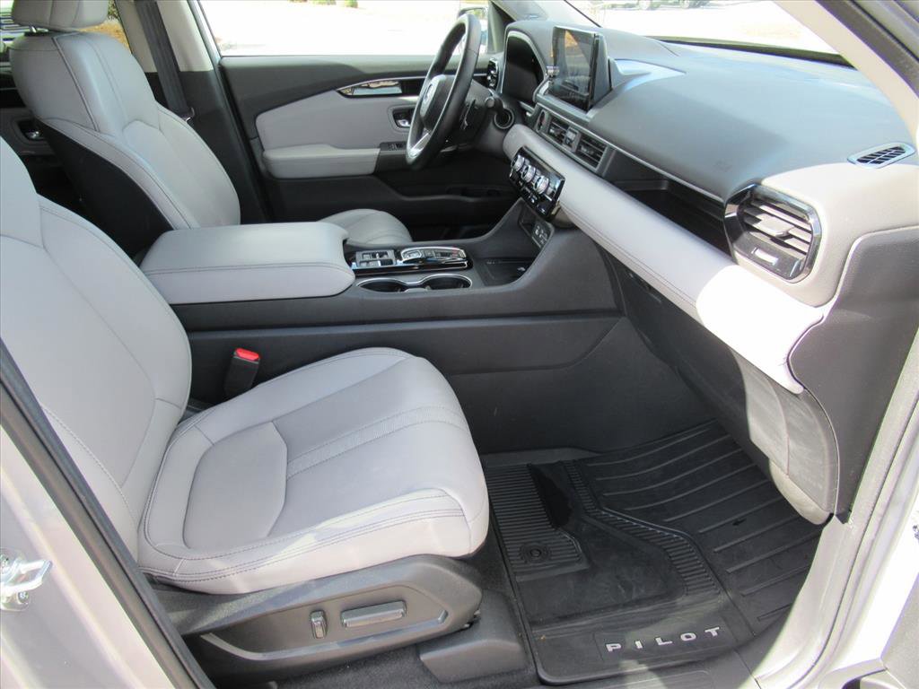 Used 2023 Honda Pilot Touring image 11