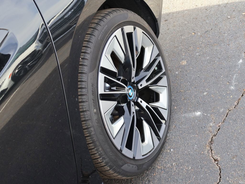 Certified 2025 BMW i5 xDrive40 w/ Premium Package image 43