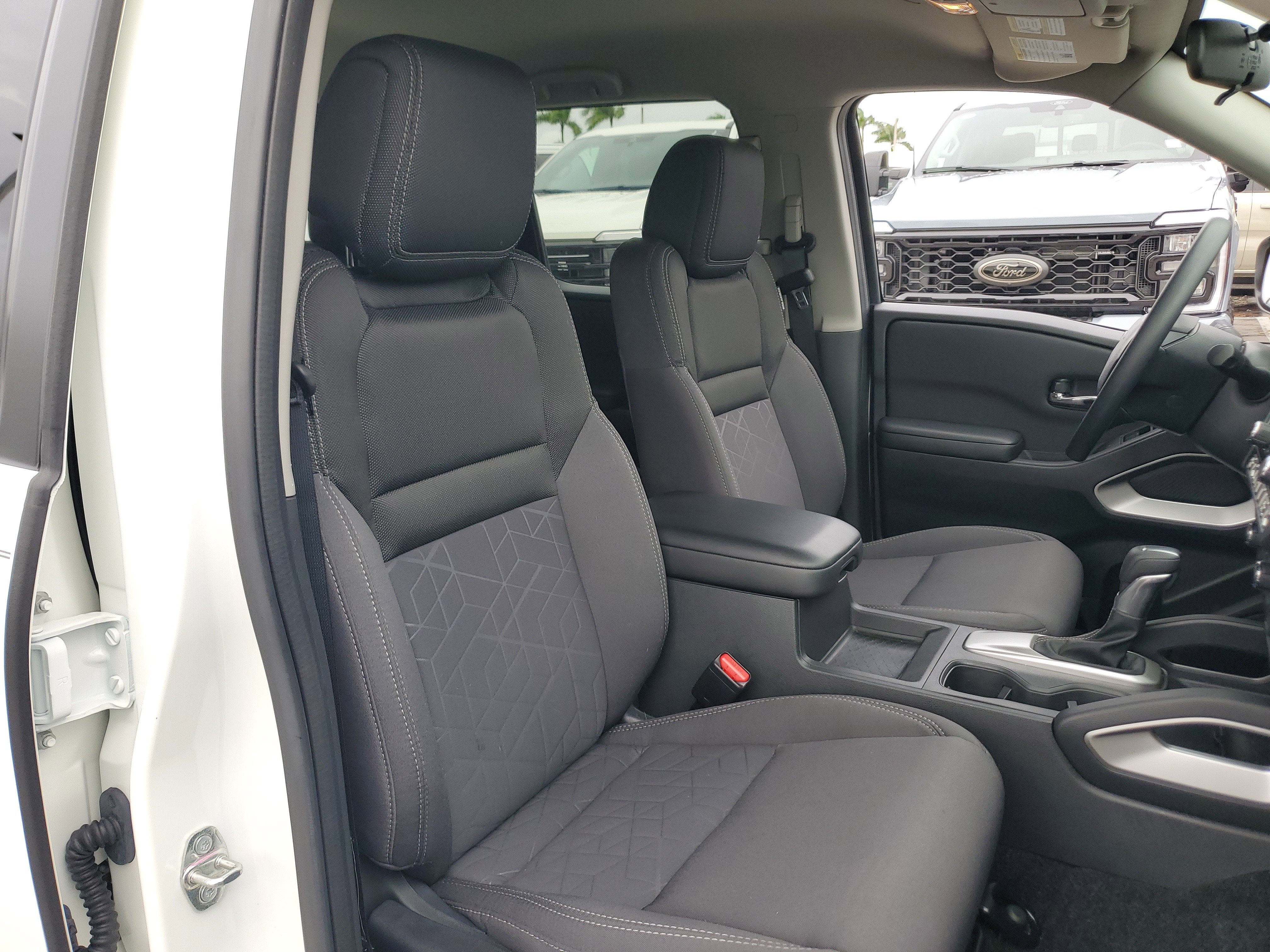 Certified 2025 Nissan Frontier SV image 17