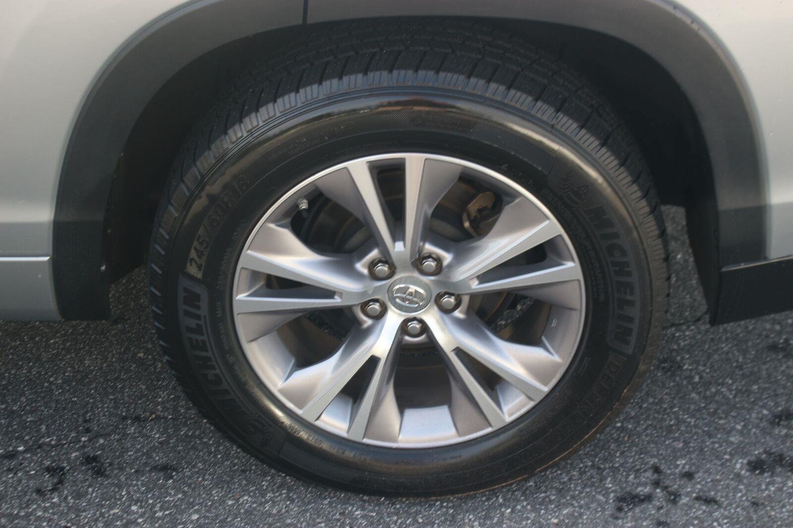 Used 2015 Toyota Highlander XLE FWD image 38