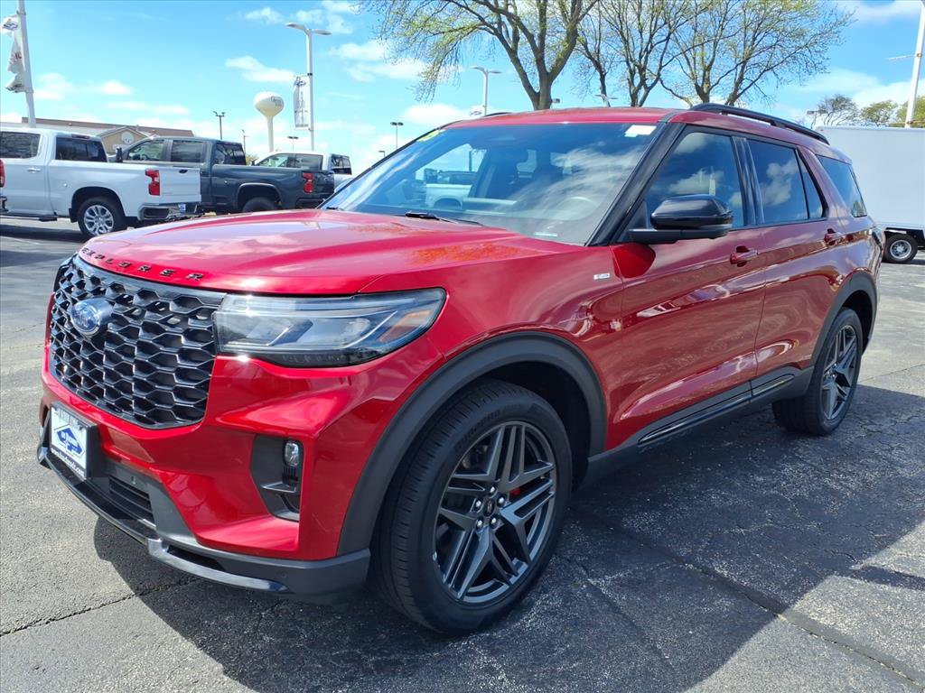 Used 2025 Ford Explorer ST-Line w/ ST-Line Street Pack AWD/4WD image 3