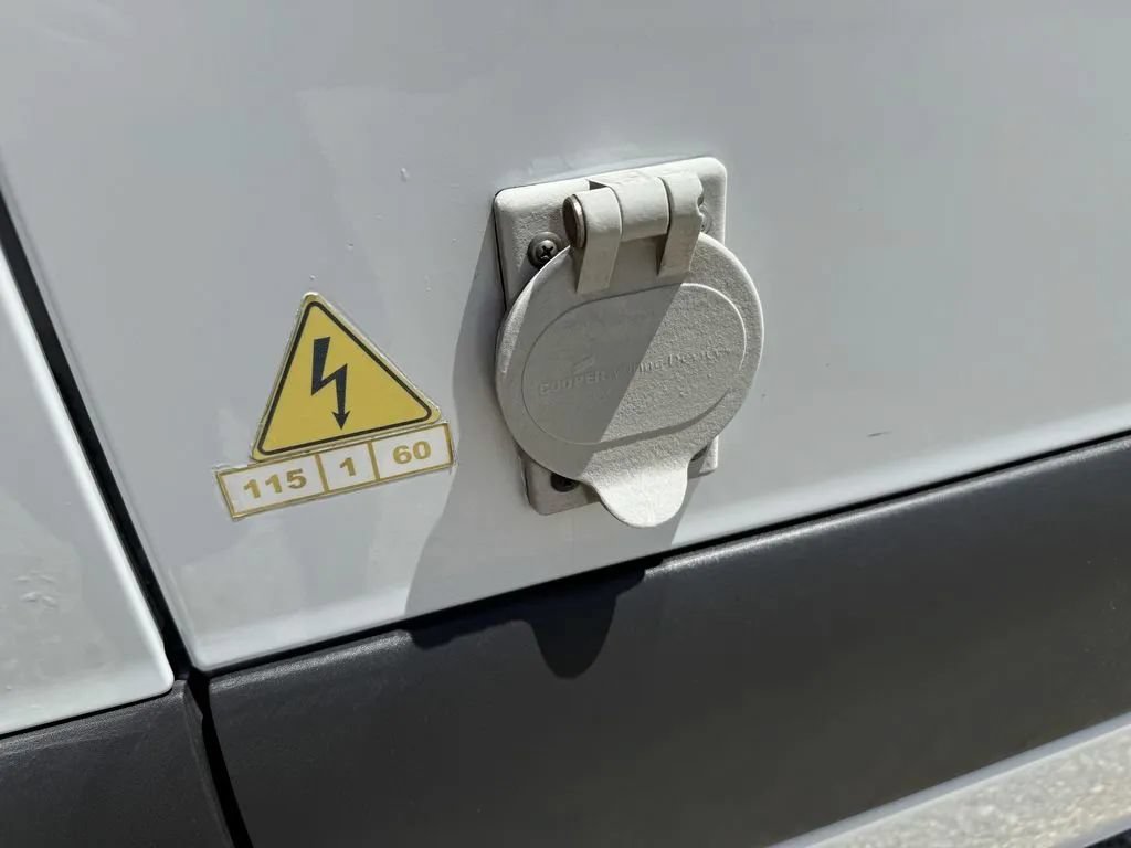 Used 2019 Freightliner Sprinter 144 RWD image 12