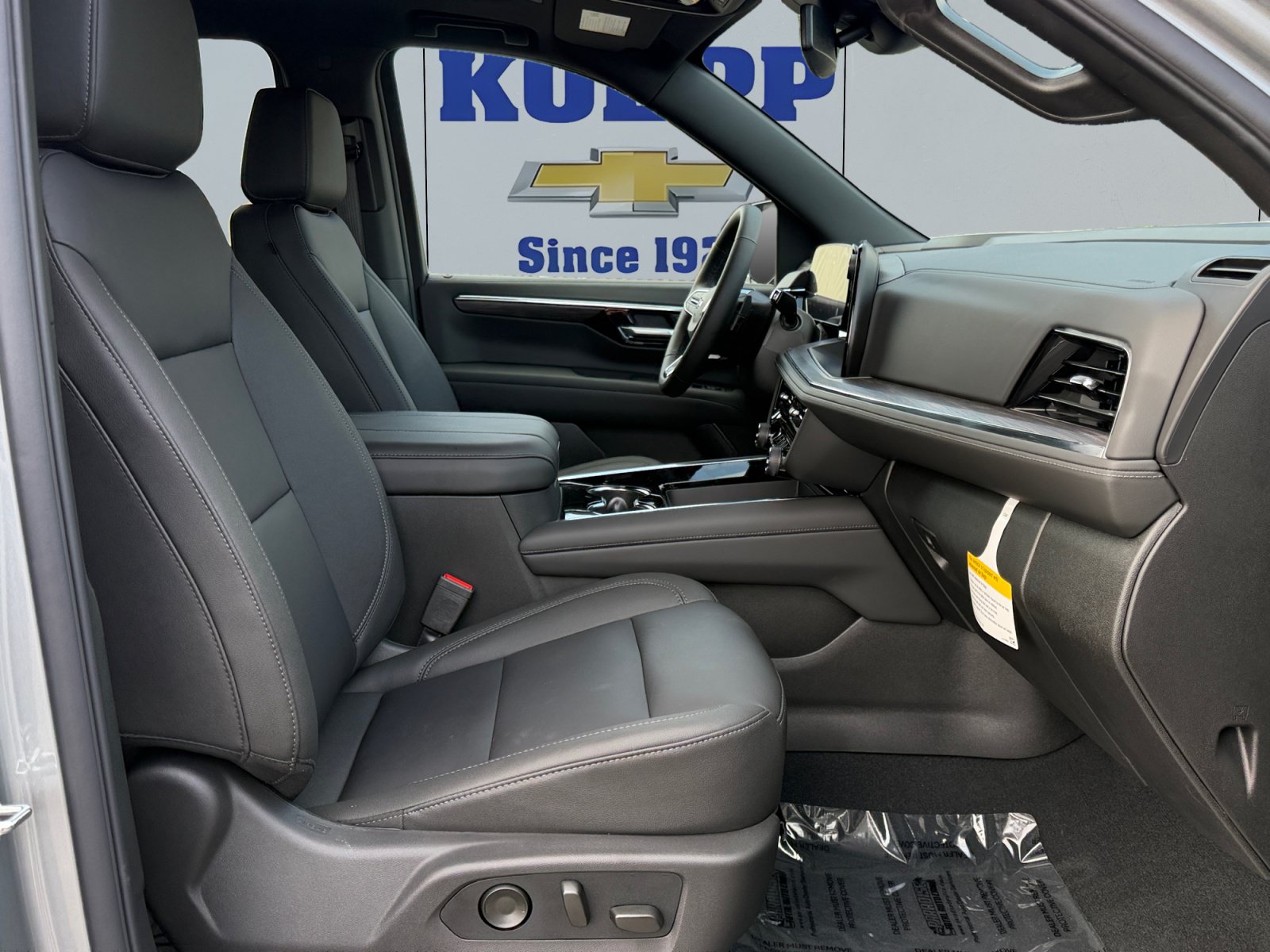 New 2026 Chevrolet Suburban Z71 w/ Comfort Package AWD/4WD image 17