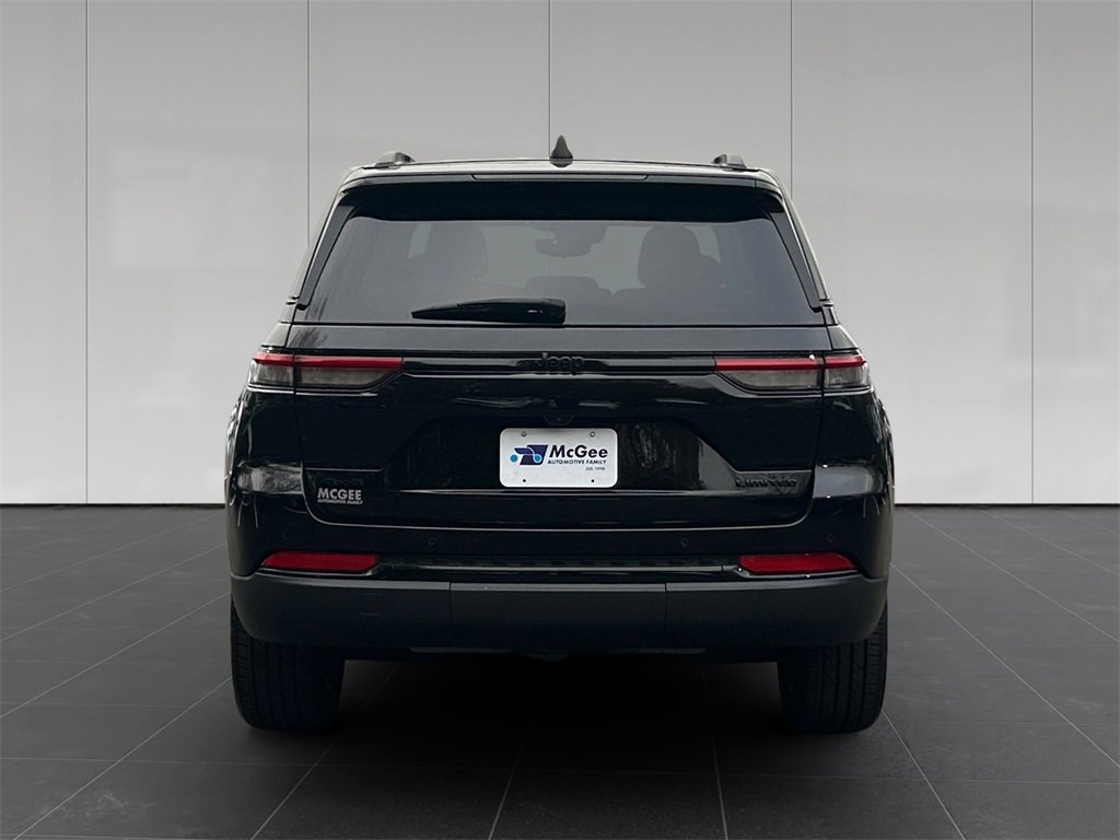 Used 2023 Jeep Grand Cherokee Limited w/ Black Appearance Package image 4