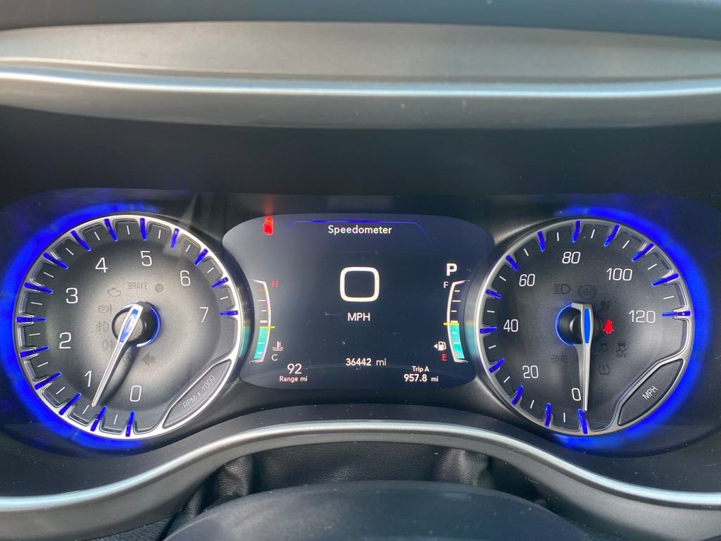 Used 2025 Chrysler Pacifica Select FWD image 19