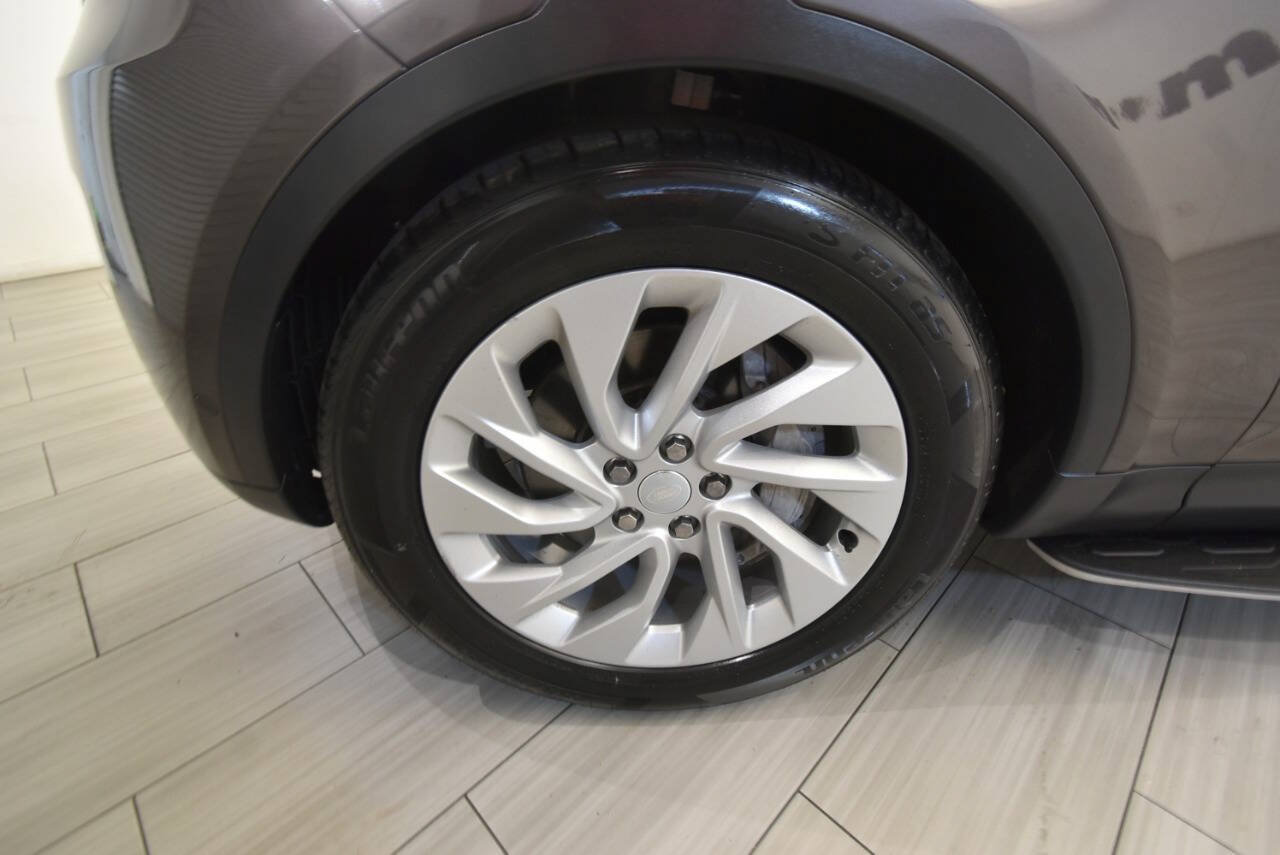 Used 2023 Land Rover Discovery S AWD/4WD image 10