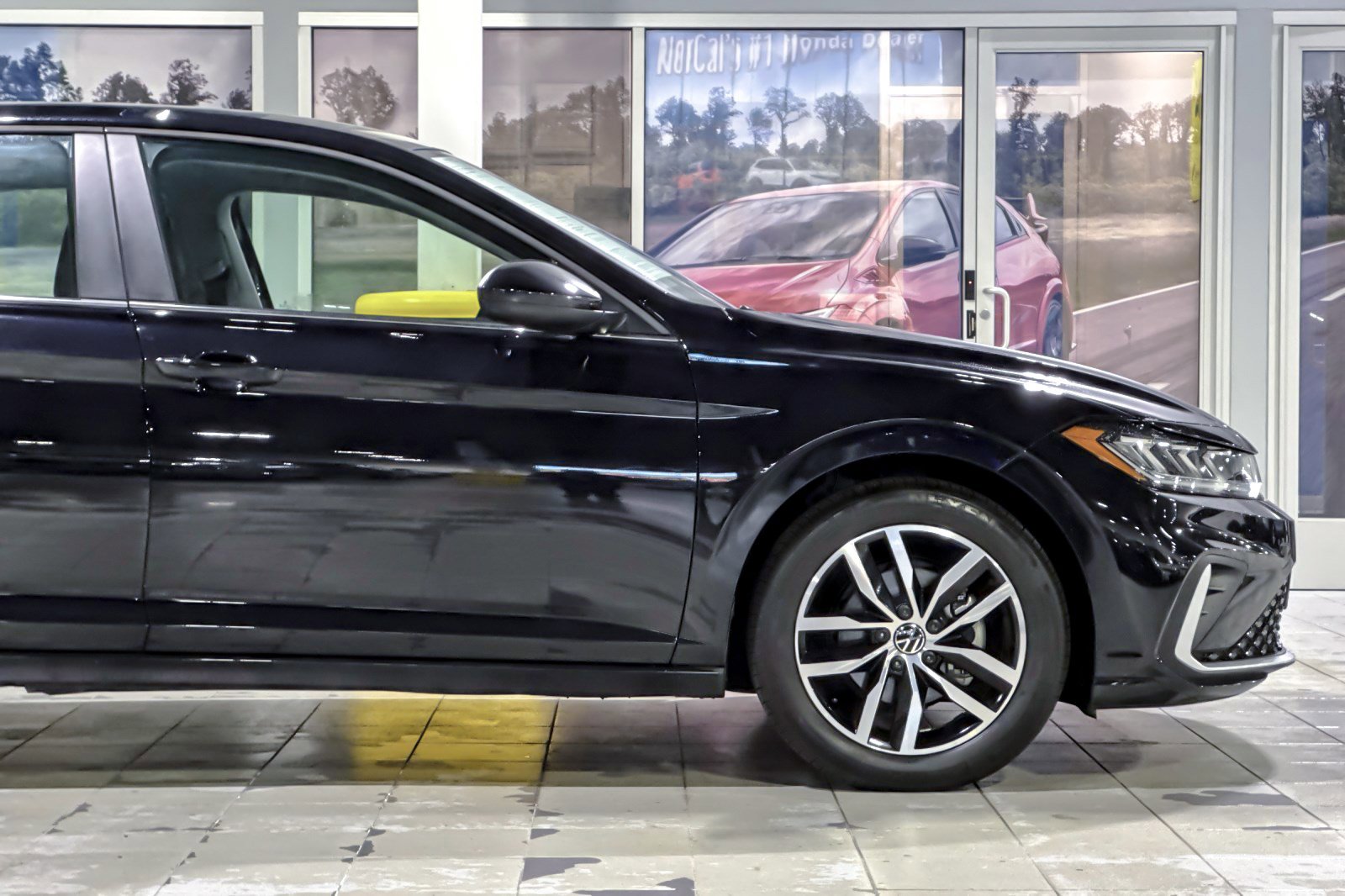 Used 2025 Volkswagen Jetta SE FWD image 33