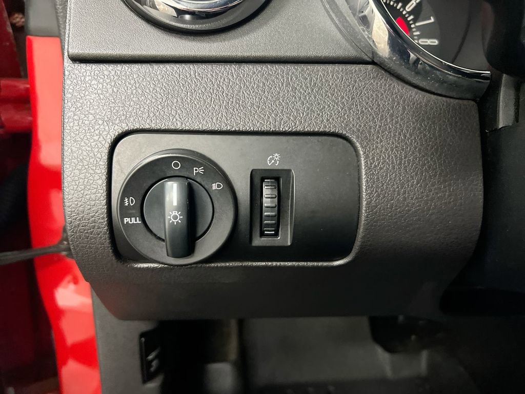 Used 2005 Ford Mustang GT RWD image 17