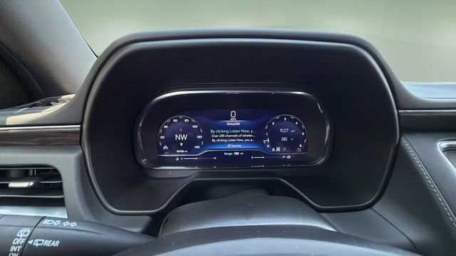 Used 2023 Chevrolet Suburban Z71 w/ Luxury Package AWD/4WD image 17