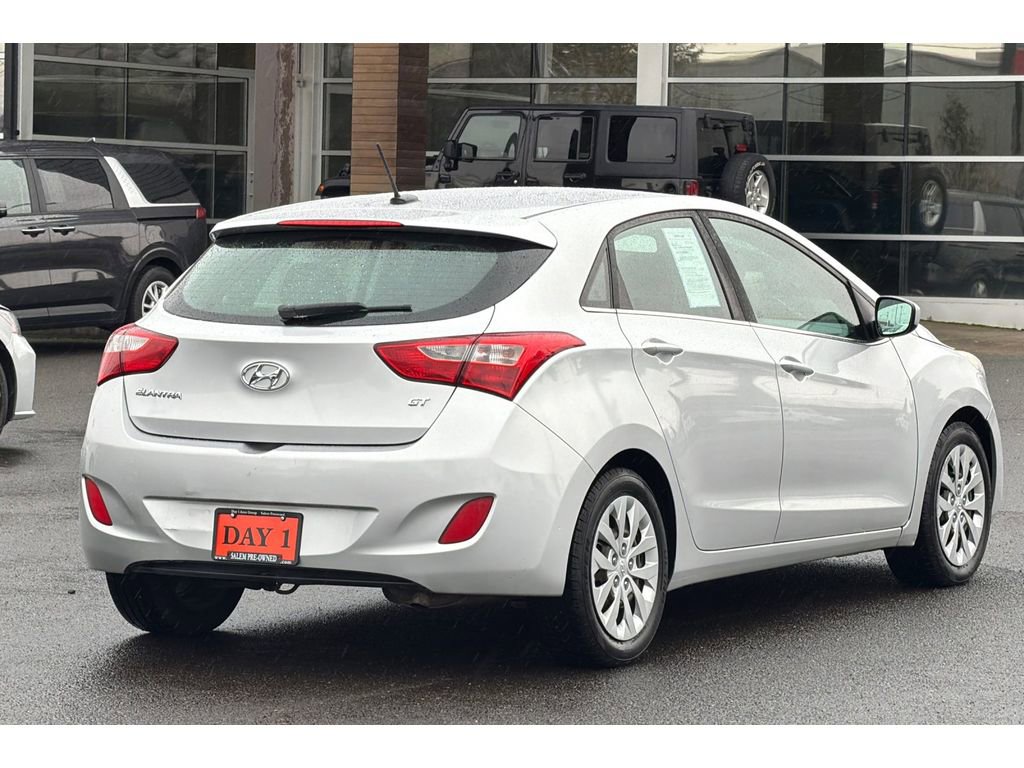 Used 2017 Hyundai Elantra GT image 5
