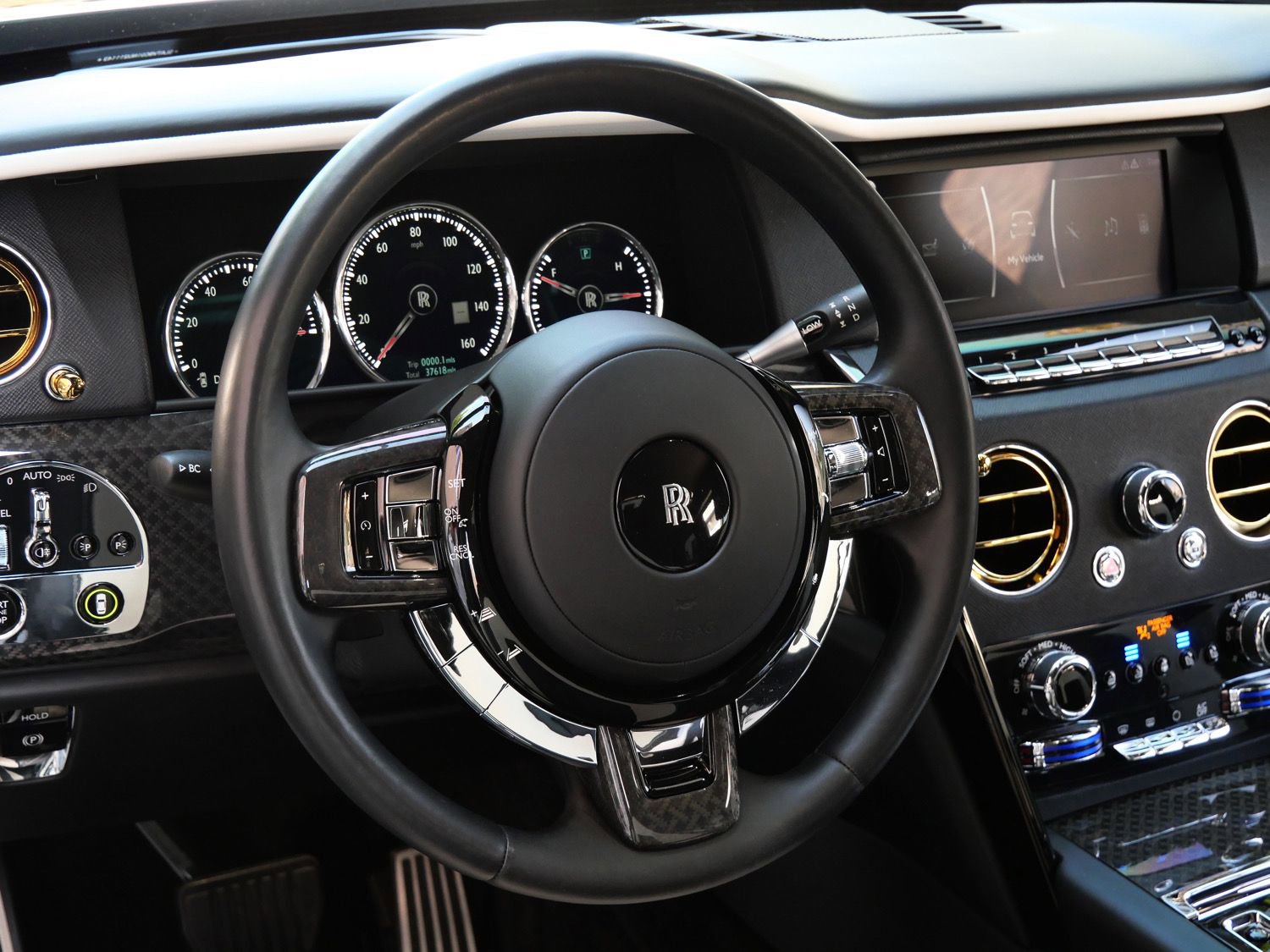 Used 2022 Rolls-Royce Cullinan Black Badge w/ Dark Exterior Package AWD/4WD image 24