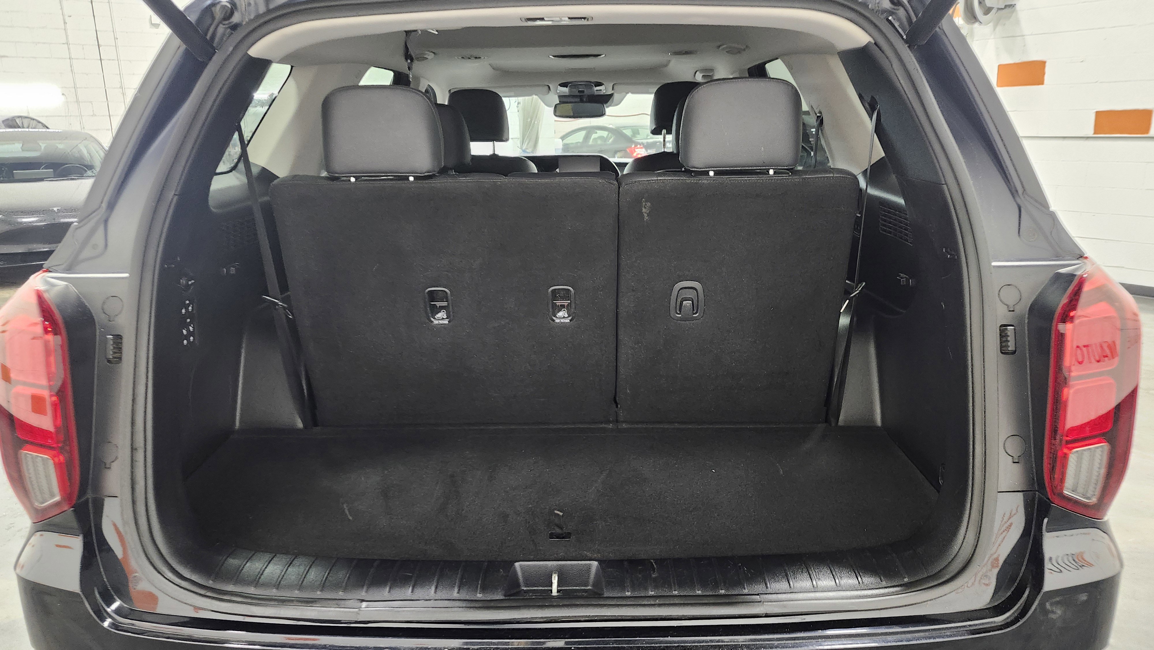 Used 2020 Hyundai Palisade SEL w/ Premium Package image 16