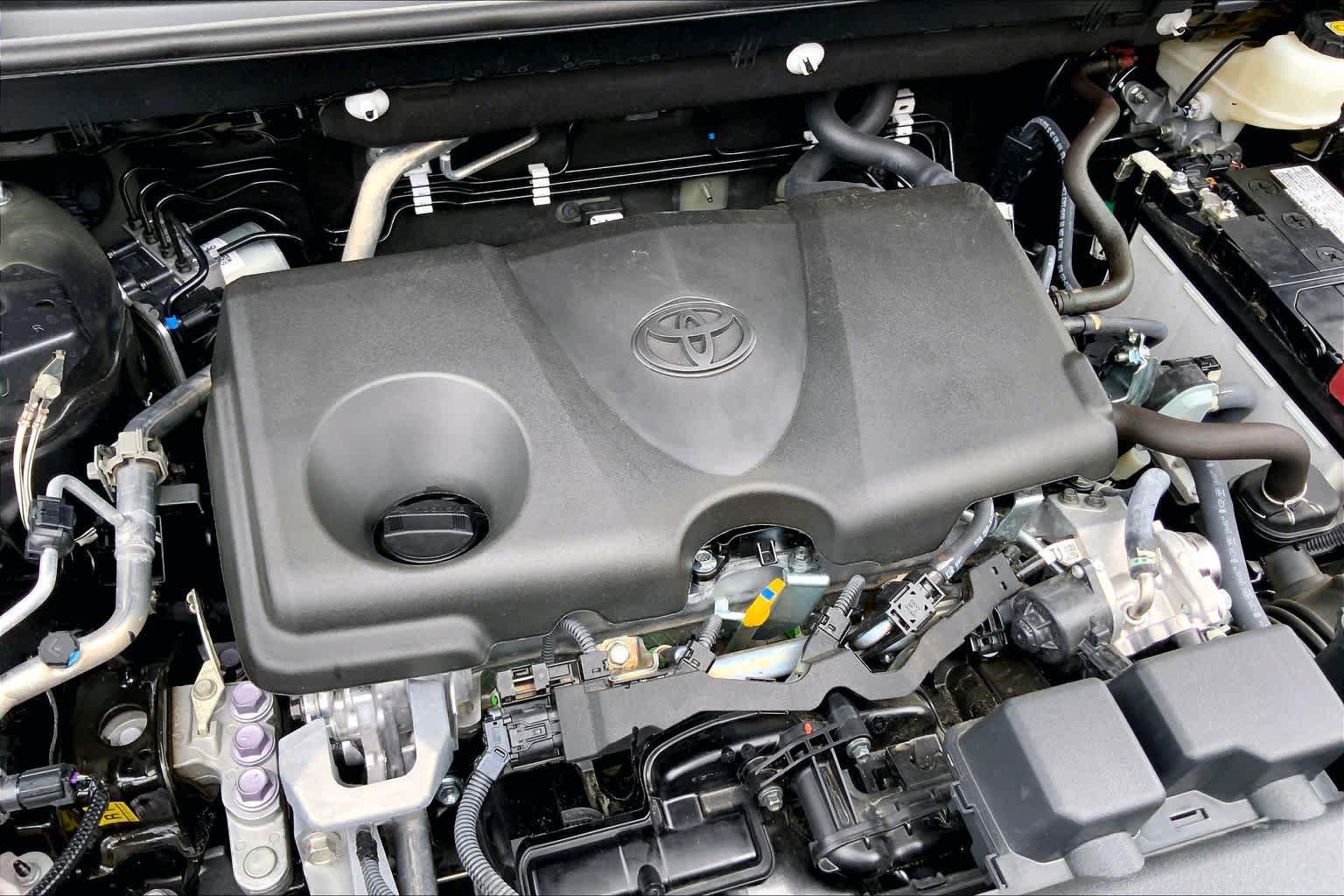 Used 2025 Toyota RAV4 Limited FWD image 33