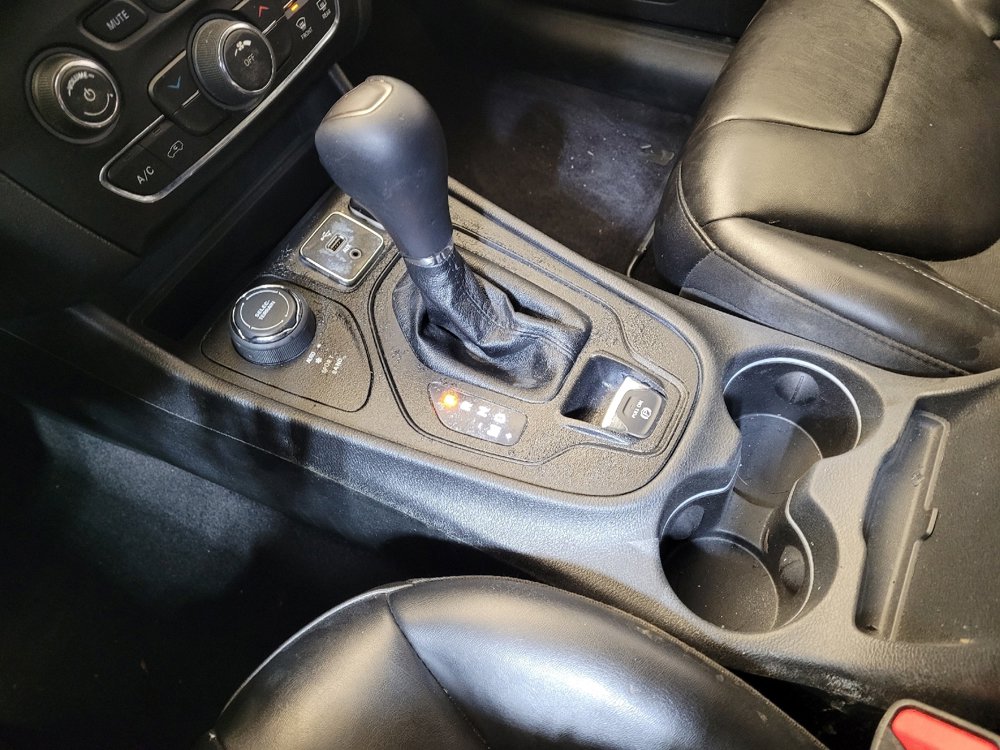 Used 2019 Jeep Cherokee Latitude Plus AWD/4WD image 26