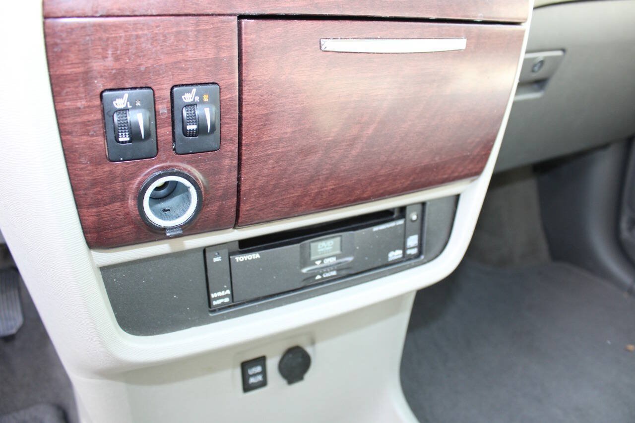Used 2013 Toyota Sienna Limited w/ Premium Pkg FWD image 18