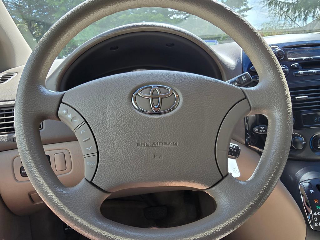 Used 2005 Toyota Sienna LE FWD image 15