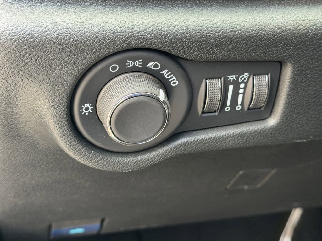 New 2026 Chrysler Voyager LX FWD image 17