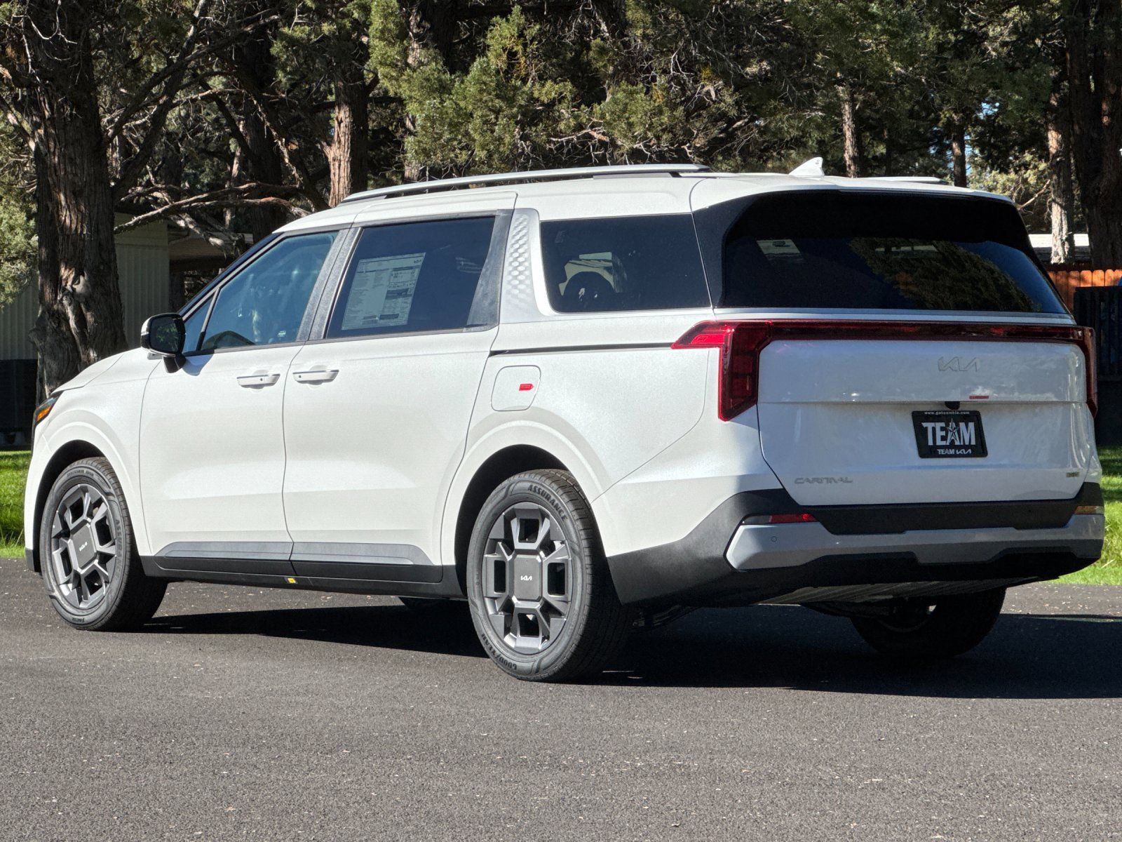 New 2026 Kia Carnival EX image 6