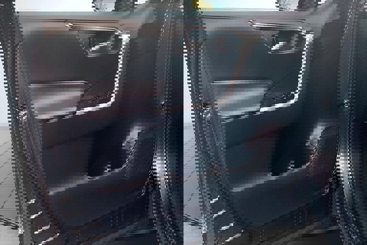 Used 2024 Toyota RAV4 XLE w/ Convenience Package image 28