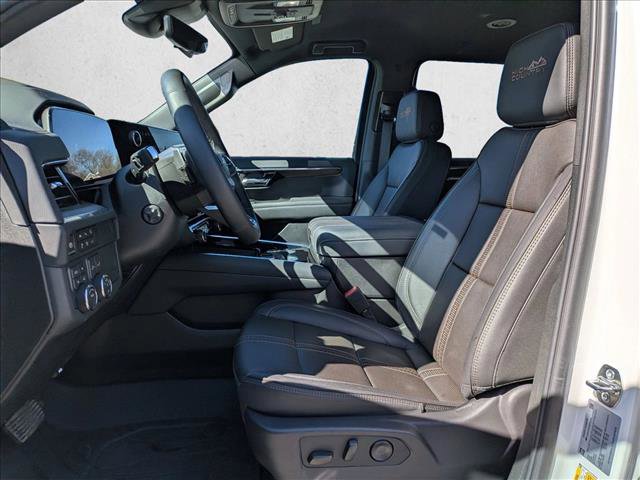 Used 2025 Chevrolet Suburban High Country image 23