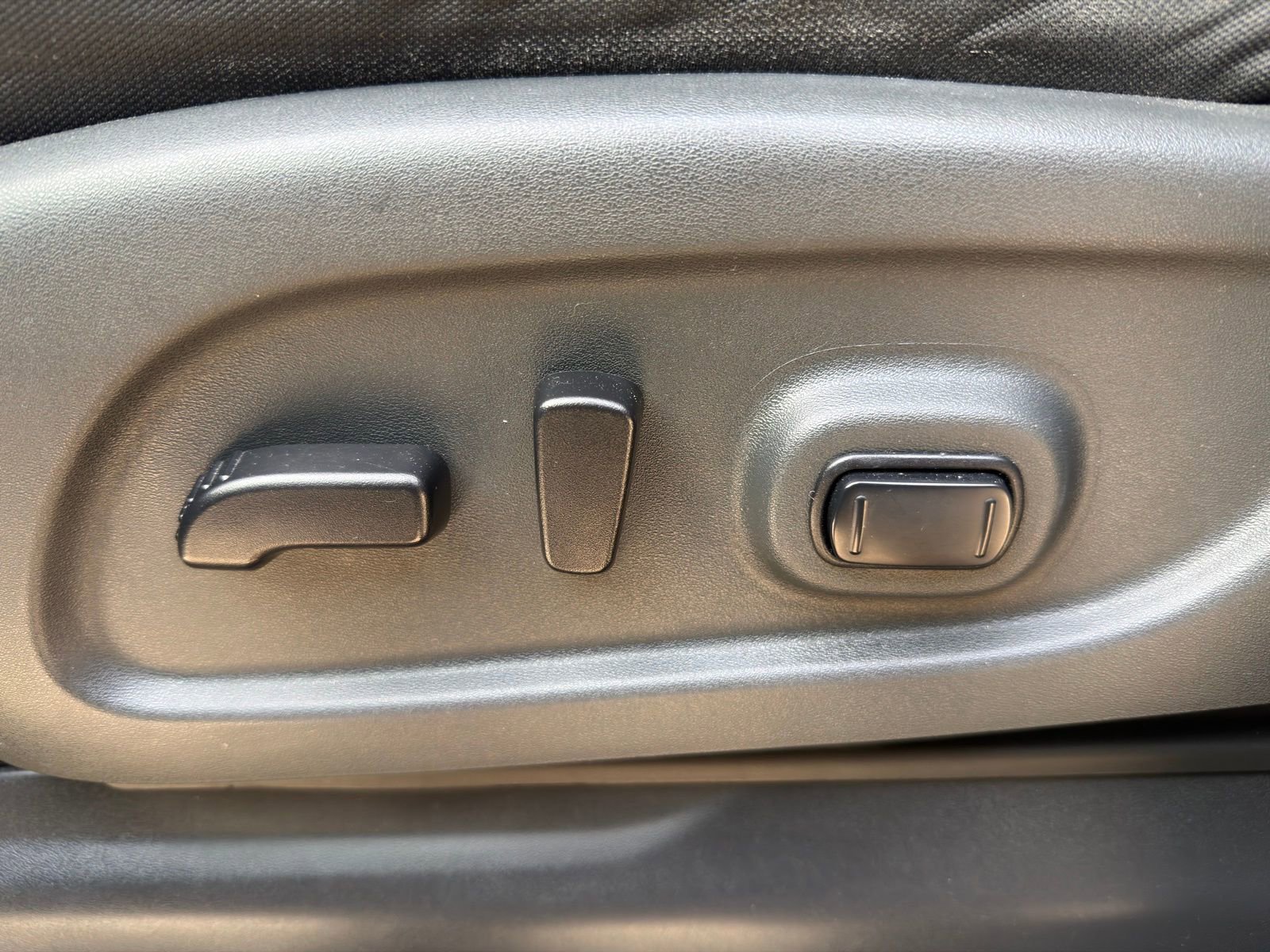 Used 2019 Nissan Titan SV w/ SV Convenience Package image 16