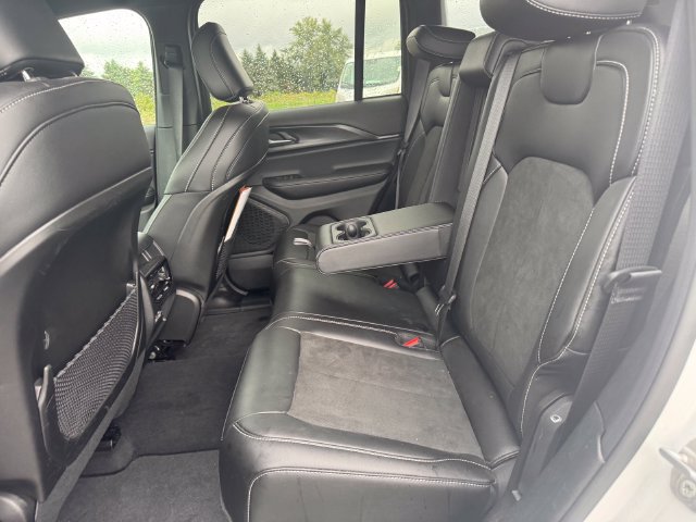 Certified 2025 Jeep Grand Cherokee Altitude AWD/4WD image 20