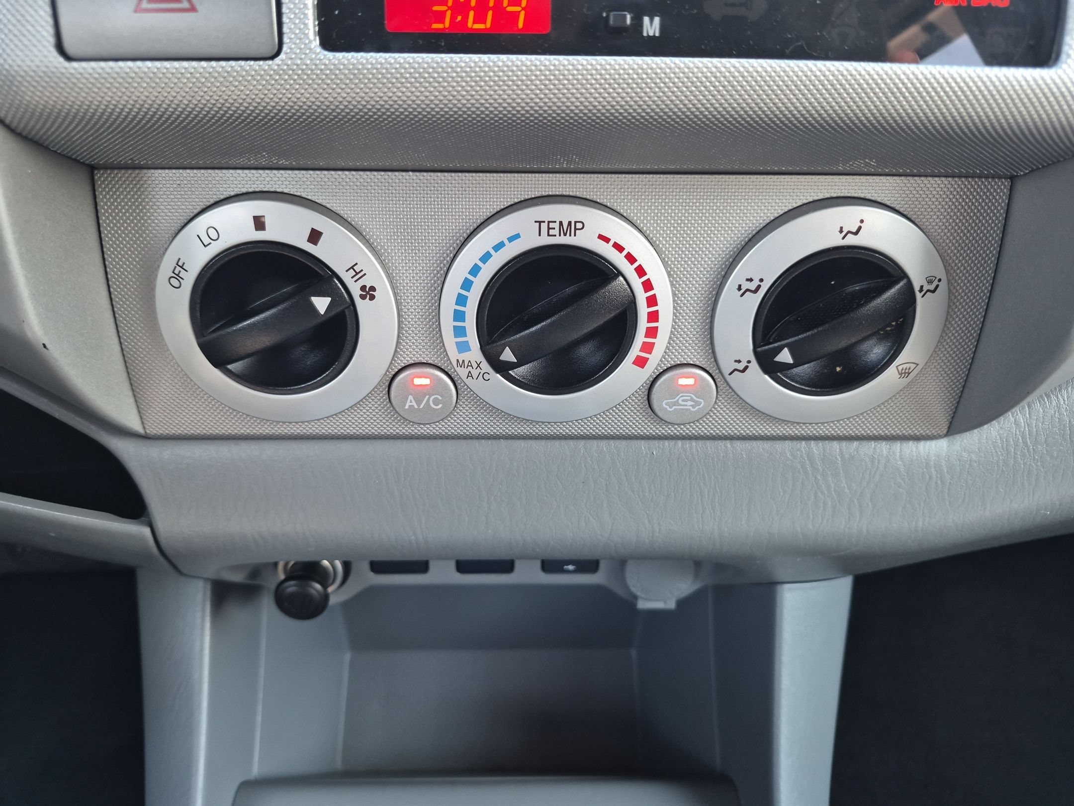 Used 2011 Toyota Tacoma PreRunner w/ SR5 Pkg #2 RWD image 18