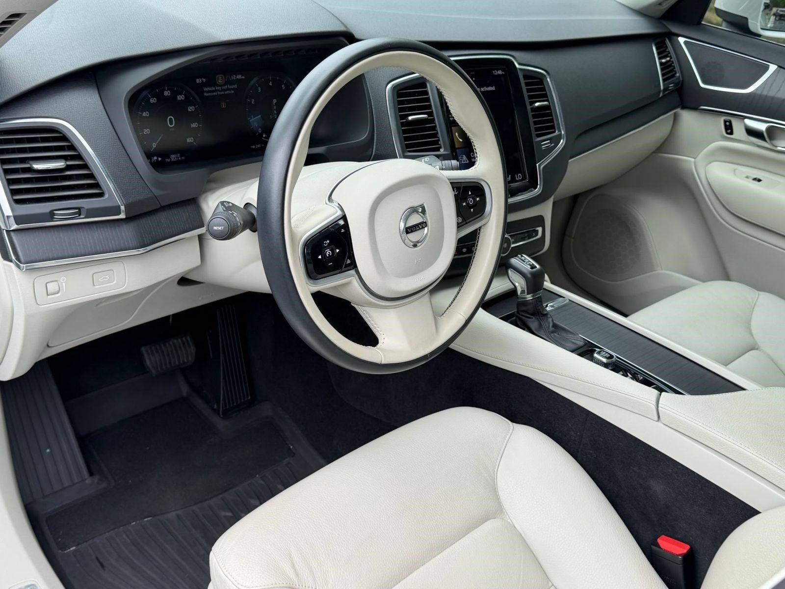 Used 2020 Volvo XC90 T5 Momentum w/ Protection Package AWD/4WD image 4