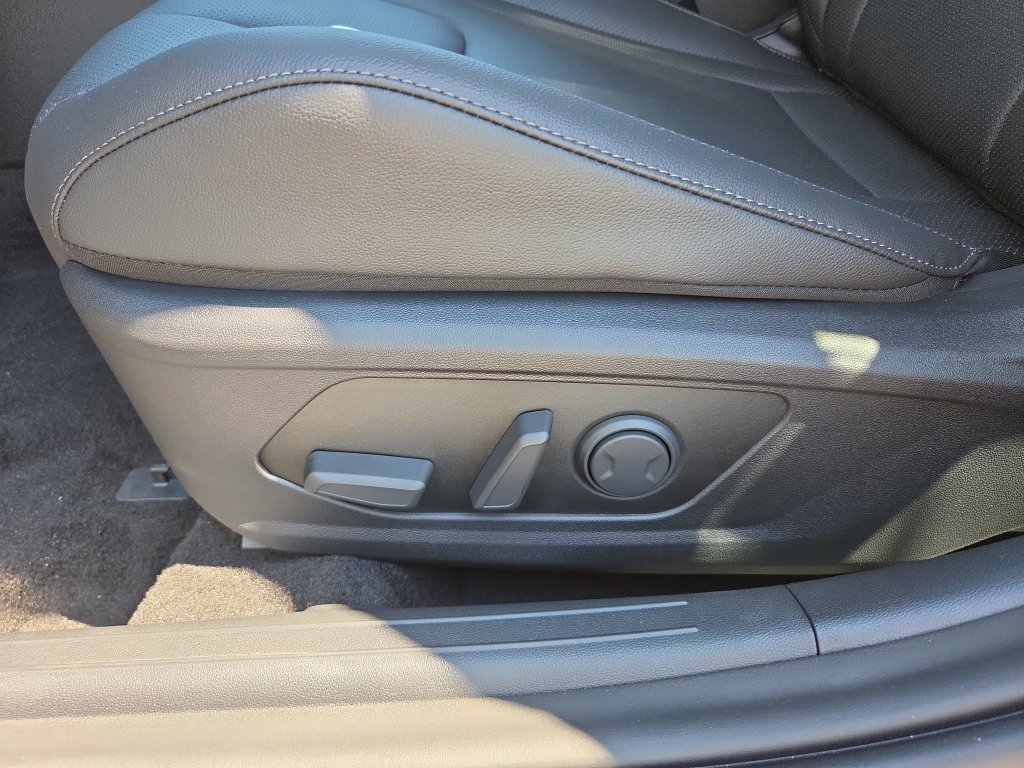 New 2026 Hyundai Elantra Limited FWD image 12