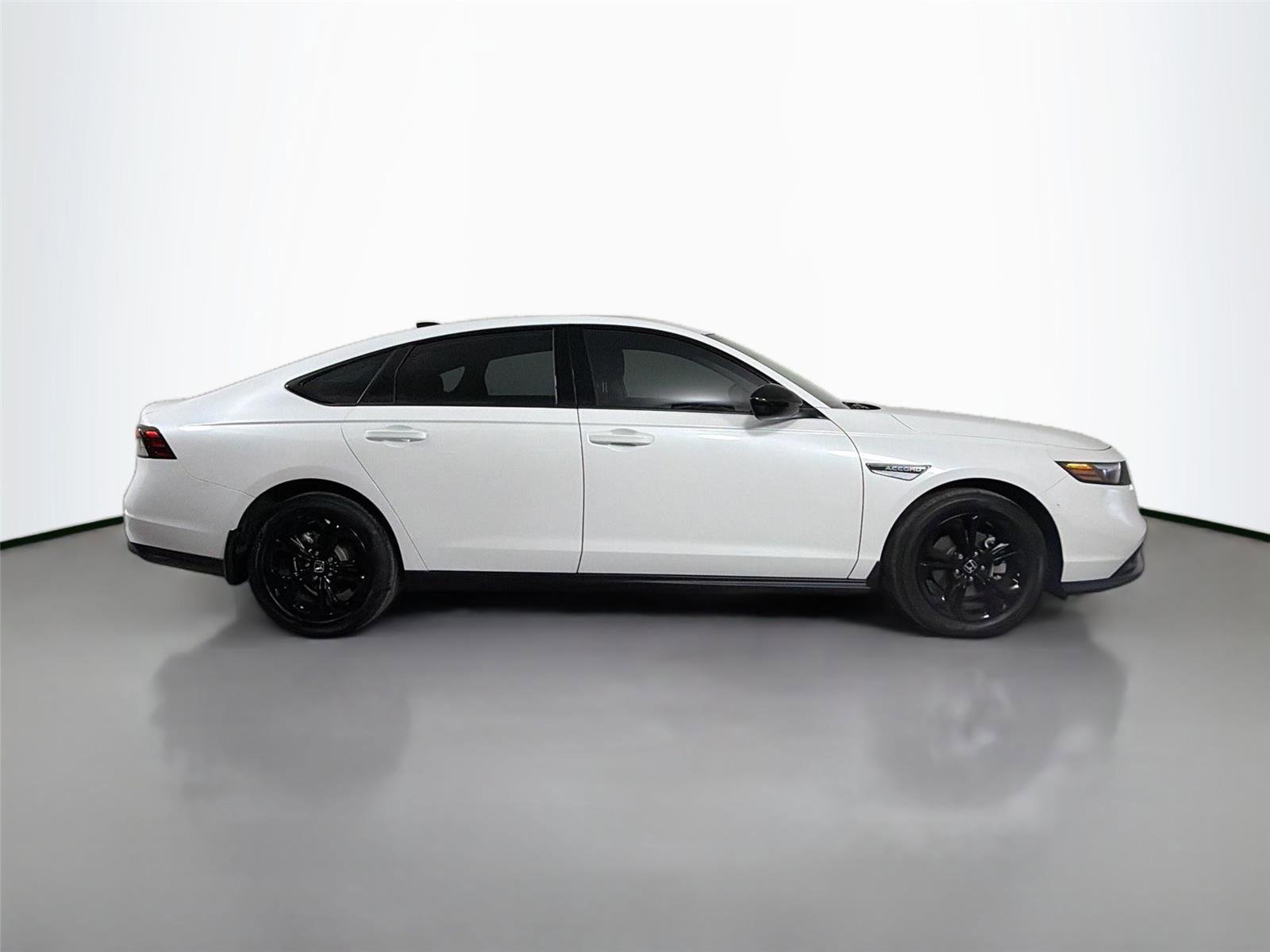 Used 2025 Honda Accord SE image 4