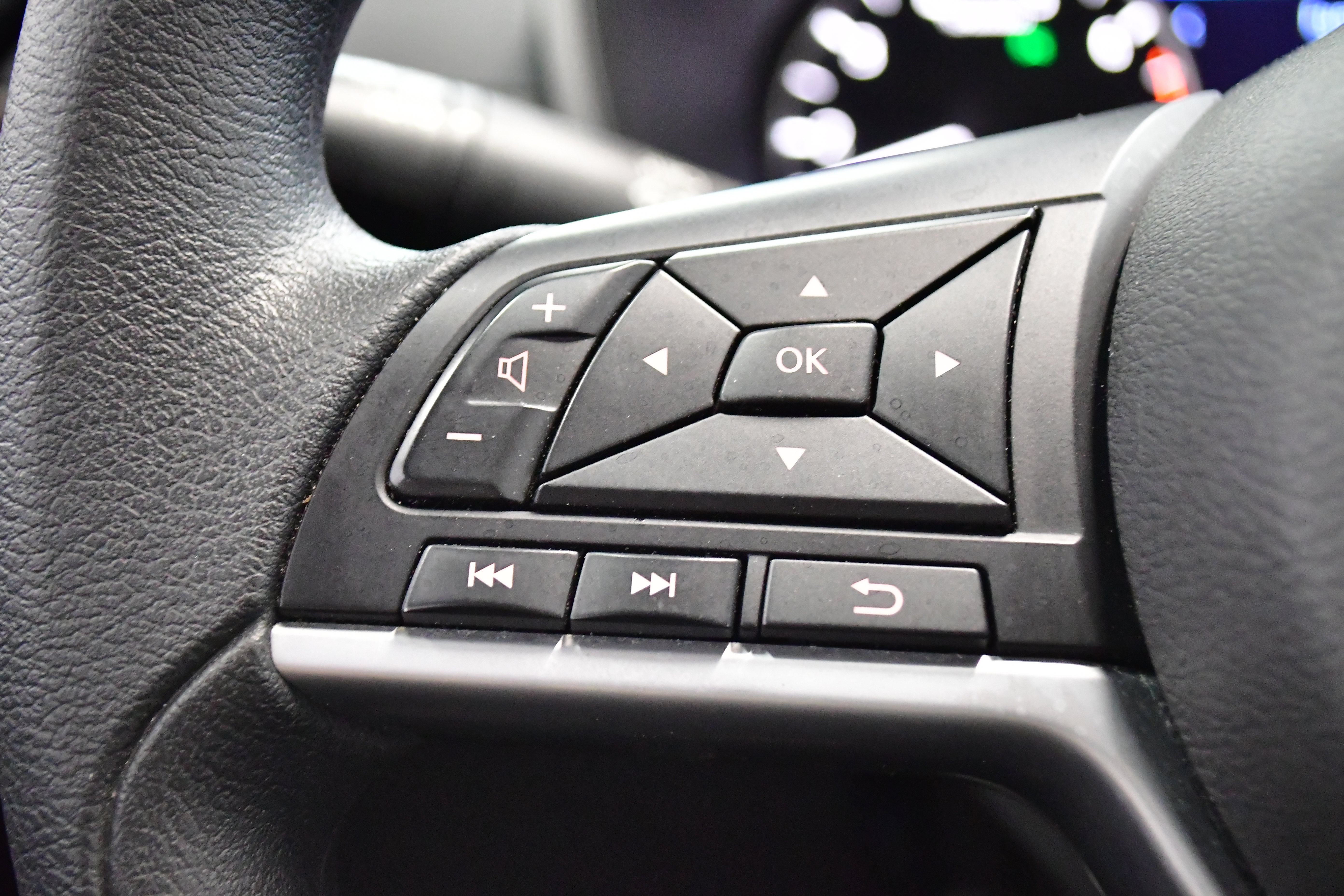 Used 2025 Nissan Altima 2.5 SV FWD image 21