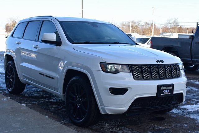 Used 2018 Jeep Grand Cherokee Altitude image 7