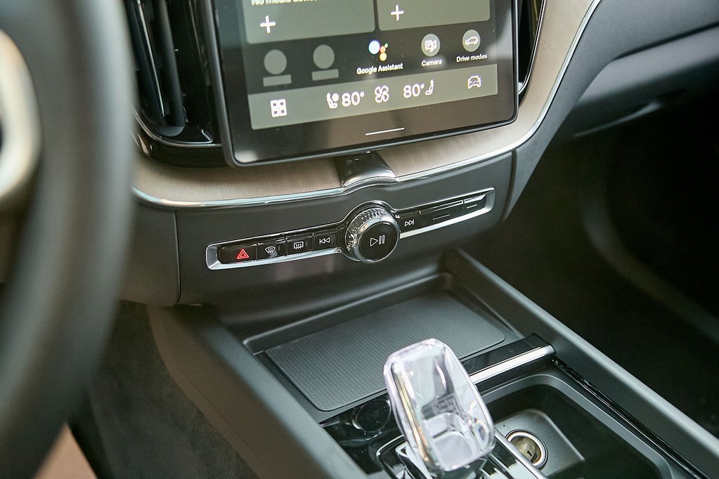 New 2026 Volvo XC60 T8 Plus w/ Protection Package Premier AWD/4WD image 15