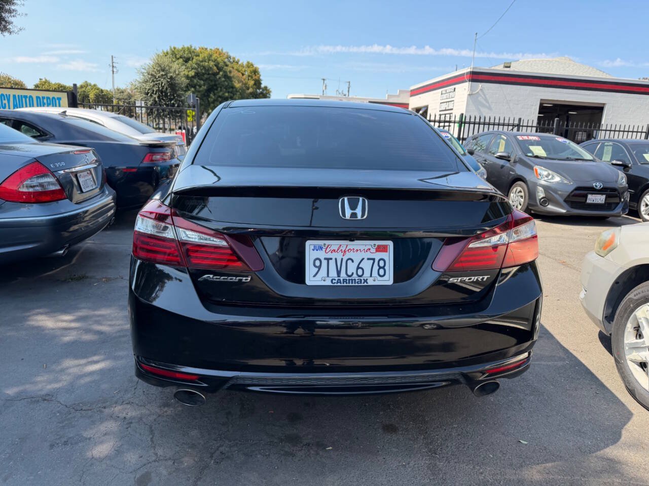 Used 2017 Honda Accord Sport image 5
