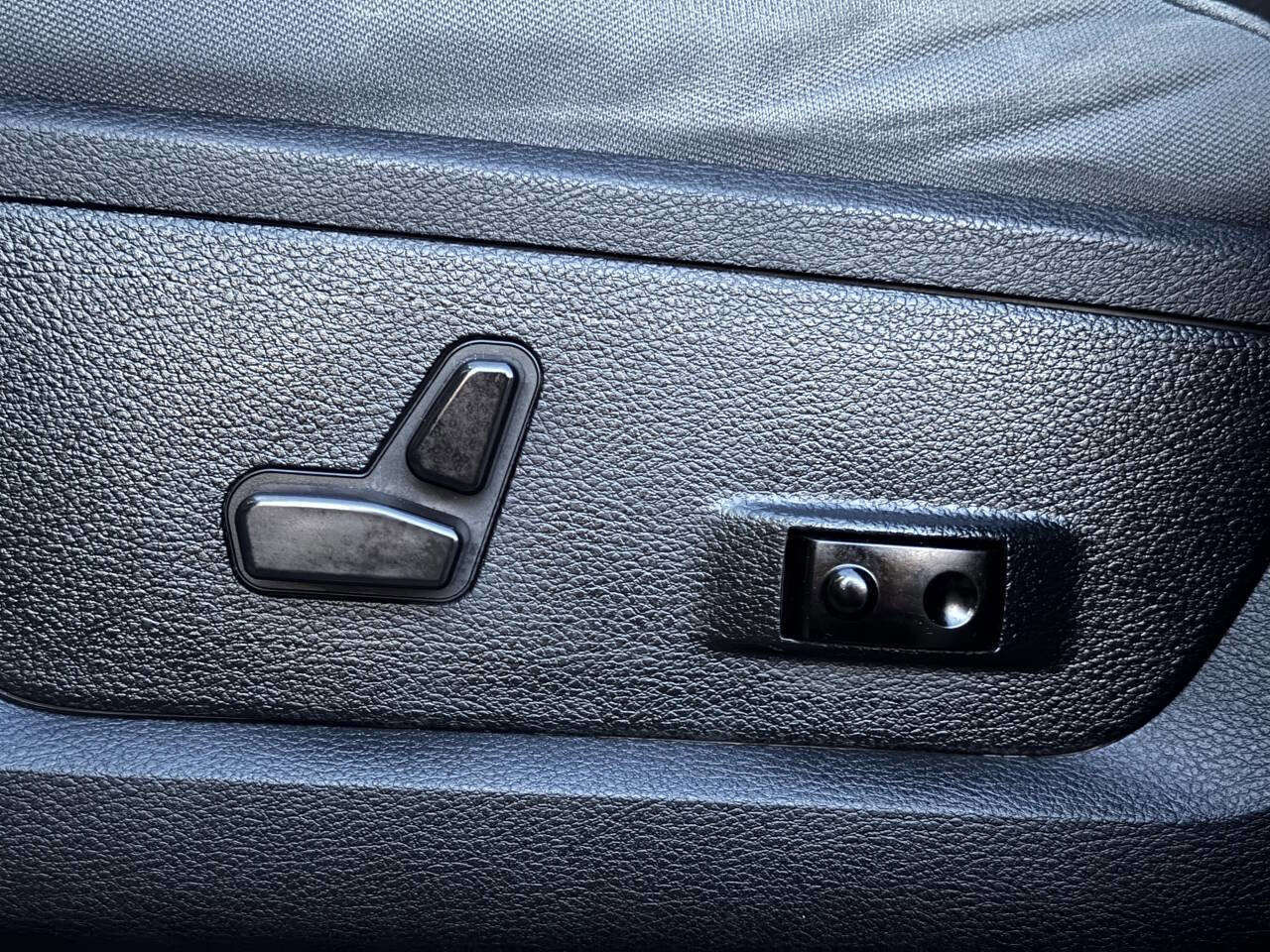 Used 2017 RAM 1500 Classic SLT image 30