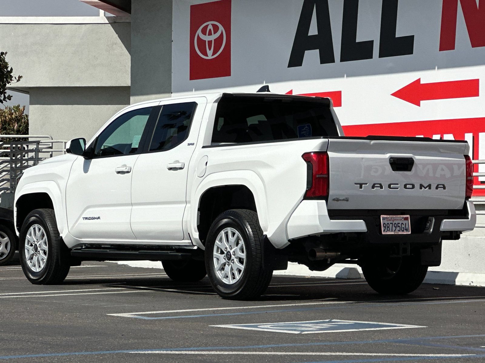 Used 2025 Toyota Tacoma SR5 AWD/4WD image 3