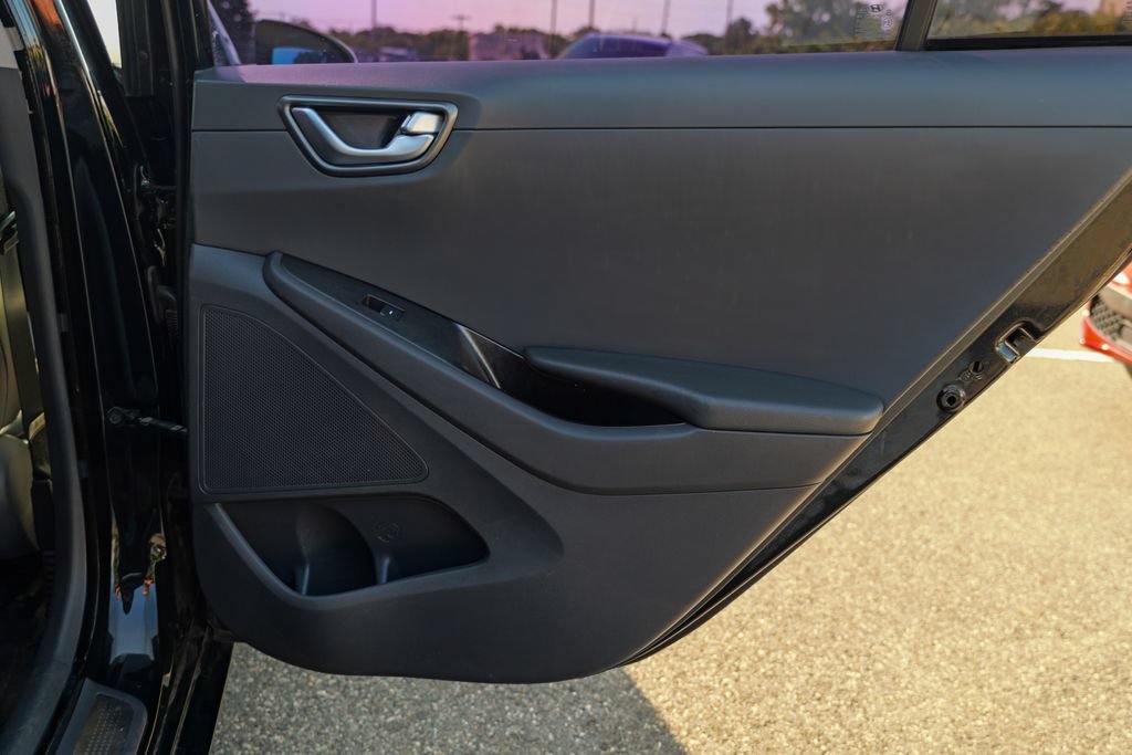 Used 2020 Hyundai Ioniq Limited FWD image 30